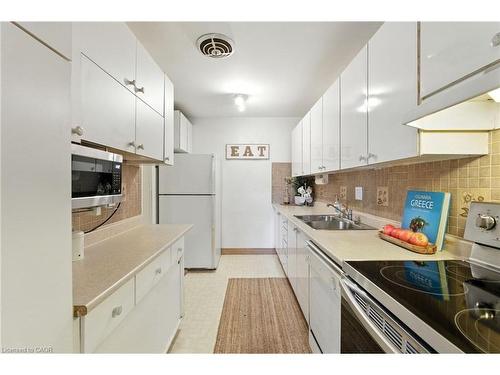 365 Cochrane Road, Hamilton, ON - Indoor Photo Showing Kitchen With Double Sink