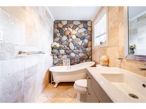 994030 Mono Adjala Townline, Mono, ON - Indoor Photo Showing Bathroom