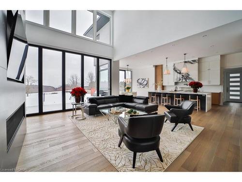 2284 Sideroad 1, Burlington, ON - Indoor Photo Showing Other Room