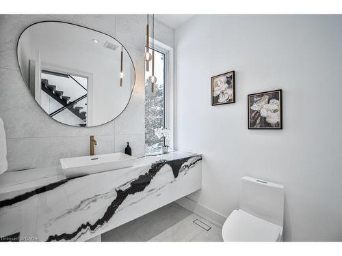 2284 Sideroad 1, Burlington, ON - Indoor Photo Showing Bathroom