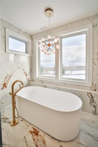 2284 Sideroad 1, Burlington, ON - Indoor Photo Showing Bathroom