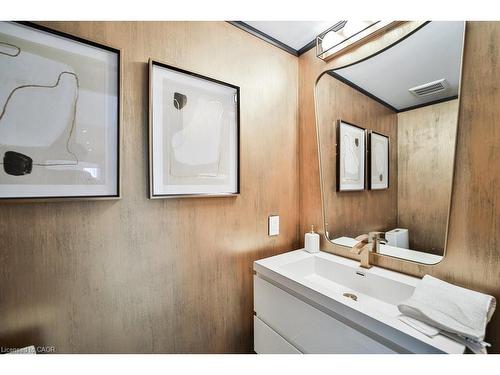 2284 Sideroad 1, Burlington, ON - Indoor Photo Showing Bathroom