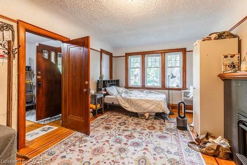 27 Dromore Crescent, Hamilton, ON - Indoor Photo Showing Bedroom
