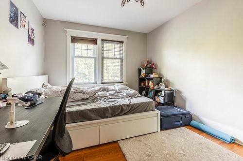 27 Dromore Crescent, Hamilton, ON - Indoor Photo Showing Bedroom