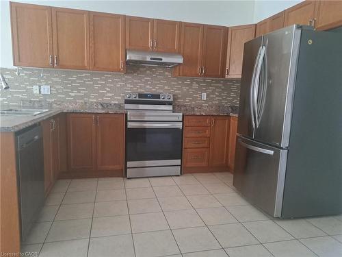 39 Matteo Trail, Hamilton, ON - Indoor Photo Showing Kitchen