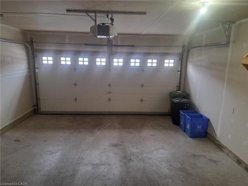 39 Matteo Trail, Hamilton, ON - Indoor Photo Showing Garage