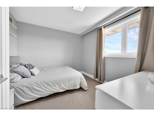 1216 Sheffield Road, Flamborough, ON - Indoor Photo Showing Bedroom