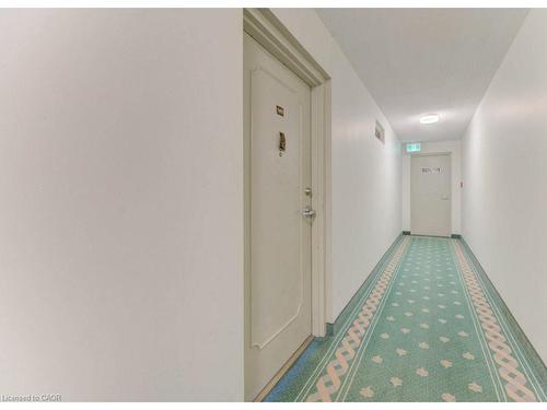 509-225 Harvard Place, Waterloo, ON - Indoor Photo Showing Other Room