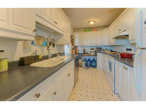 509-225 Harvard Place, Waterloo, ON - Indoor Photo Showing Kitchen