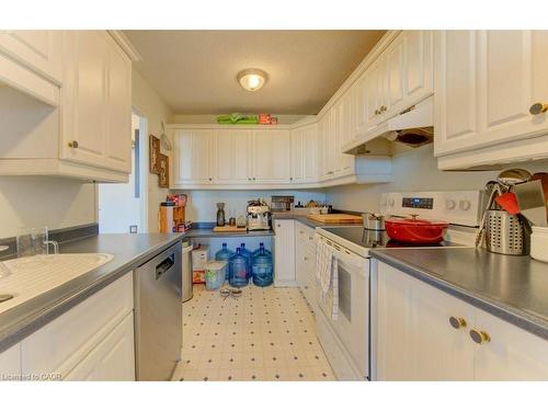 509-225 Harvard Place, Waterloo, ON - Indoor Photo Showing Kitchen