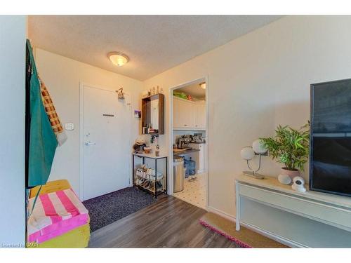 509-225 Harvard Place, Waterloo, ON - Indoor Photo Showing Other Room