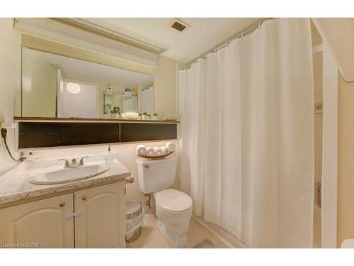 509-225 Harvard Place, Waterloo, ON - Indoor Photo Showing Bathroom