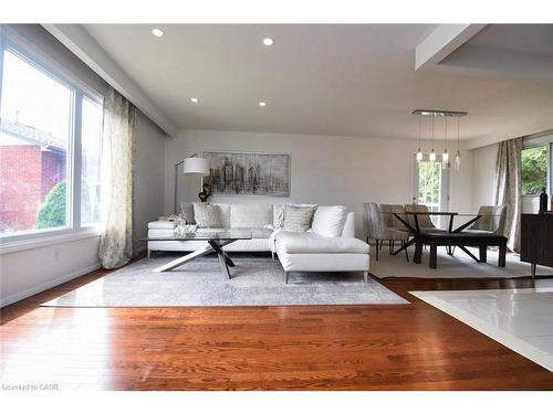 14 Basin Crescent, Hamilton, ON - Indoor Photo Showing Living Room