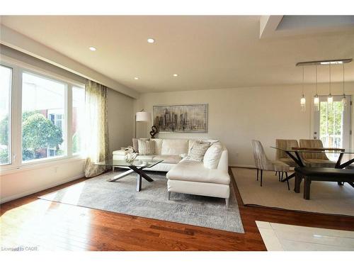 14 Basin Crescent, Hamilton, ON - Indoor Photo Showing Living Room