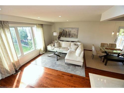 14 Basin Crescent, Hamilton, ON - Indoor Photo Showing Living Room