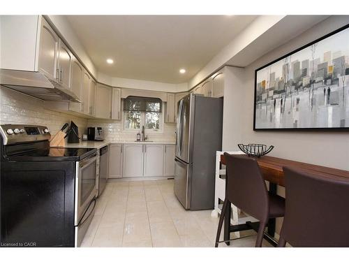 14 Basin Crescent, Hamilton, ON - Indoor Photo Showing Kitchen