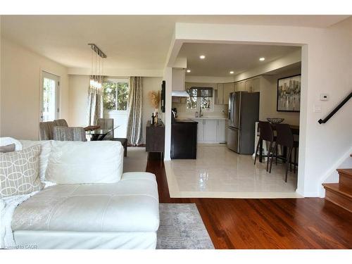 14 Basin Crescent, Hamilton, ON - Indoor Photo Showing Living Room