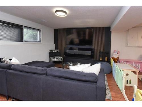 14 Basin Crescent, Hamilton, ON - Indoor Photo Showing Living Room