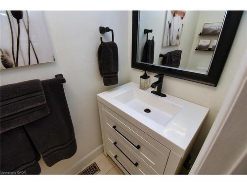 14 Basin Crescent, Hamilton, ON - Indoor Photo Showing Bathroom