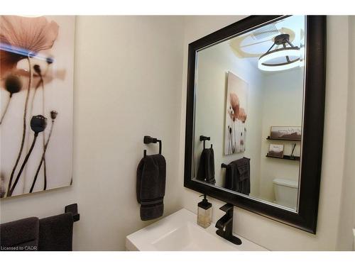 14 Basin Crescent, Hamilton, ON - Indoor Photo Showing Bathroom