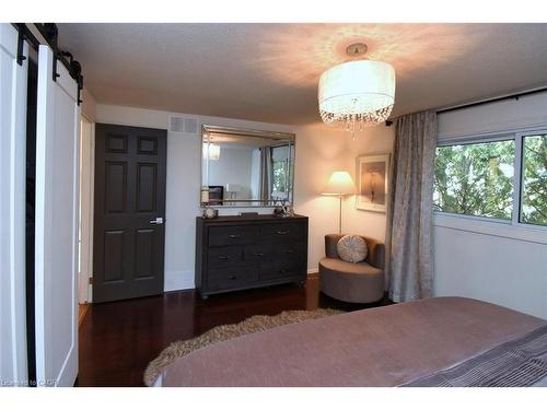 14 Basin Crescent, Hamilton, ON - Indoor Photo Showing Bedroom