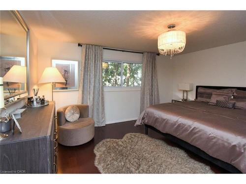 14 Basin Crescent, Hamilton, ON - Indoor Photo Showing Bedroom