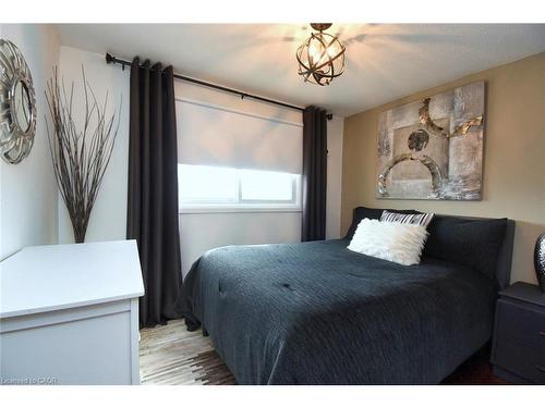 14 Basin Crescent, Hamilton, ON - Indoor Photo Showing Bedroom