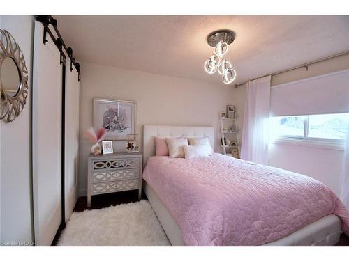 14 Basin Crescent, Hamilton, ON - Indoor Photo Showing Bedroom