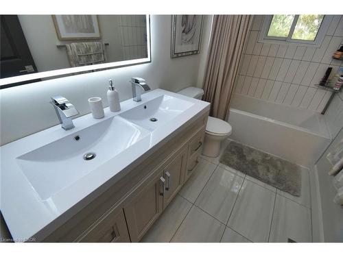 14 Basin Crescent, Hamilton, ON - Indoor Photo Showing Bathroom