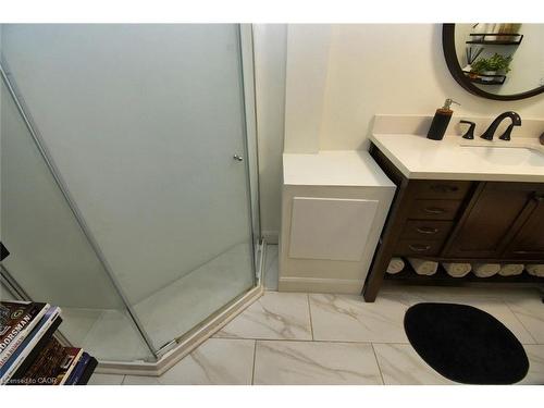 14 Basin Crescent, Hamilton, ON - Indoor Photo Showing Bathroom