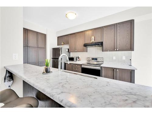 11 Honey Comb Trail, Welland, ON - Indoor Photo Showing Kitchen