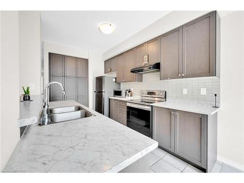 11 Honey Comb Trail, Welland, ON - Indoor Photo Showing Kitchen With Double Sink