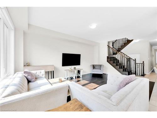 11 Honey Comb Trail, Welland, ON - Indoor Photo Showing Living Room