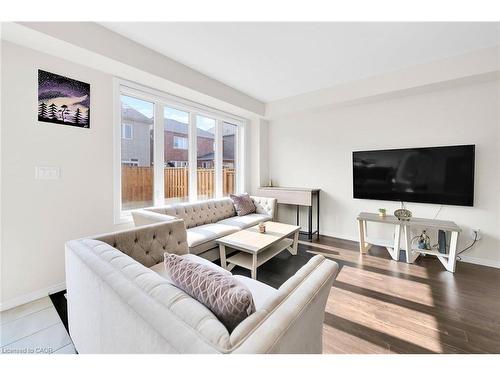 11 Honey Comb Trail, Welland, ON - Indoor Photo Showing Living Room