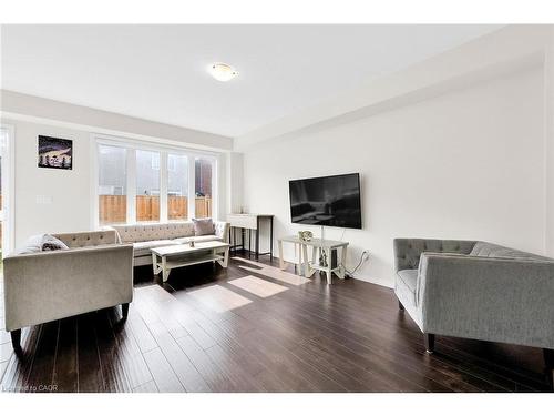 11 Honey Comb Trail, Welland, ON - Indoor Photo Showing Living Room