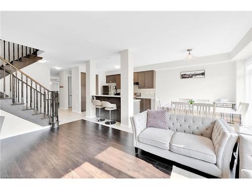 11 Honey Comb Trail, Welland, ON - Indoor Photo Showing Living Room