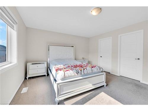 11 Honey Comb Trail, Welland, ON - Indoor Photo Showing Bedroom