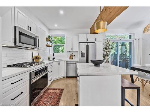 289 Cumberland Avenue, Hamilton, ON - Indoor Photo Showing Kitchen With Upgraded Kitchen