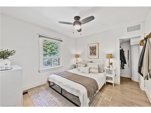 289 Cumberland Avenue, Hamilton, ON - Indoor Photo Showing Bedroom