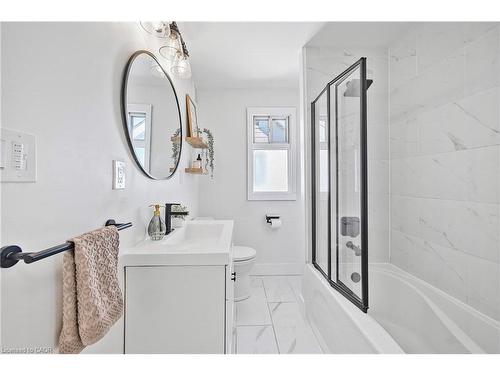 289 Cumberland Avenue, Hamilton, ON - Indoor Photo Showing Bathroom