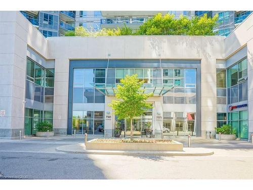 2731-7161 Yonge Street  Markham, ON L3T 0C8