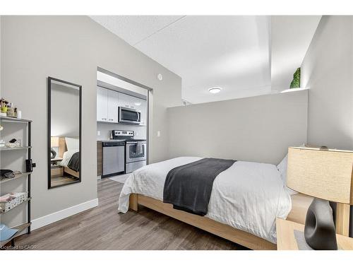 406-308 Lester Street, Waterloo, ON - Indoor Photo Showing Bedroom