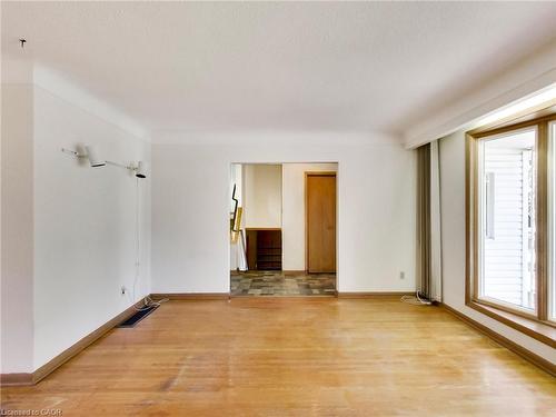 558 Parkside Crescent, Burlington, ON - Indoor Photo Showing Other Room