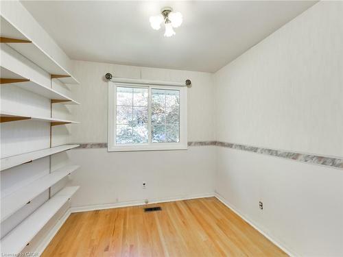 558 Parkside Crescent, Burlington, ON - Indoor