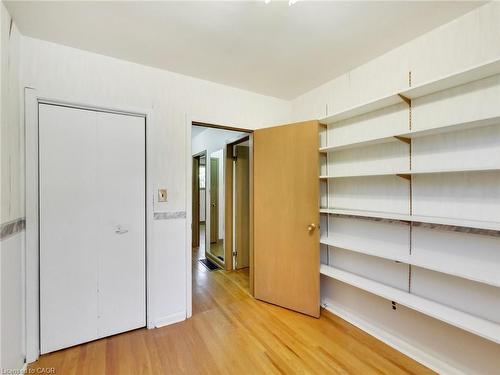 558 Parkside Crescent, Burlington, ON - Indoor Photo Showing Other Room
