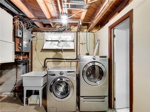 558 Parkside Crescent, Burlington, ON - Indoor Photo Showing Laundry Room