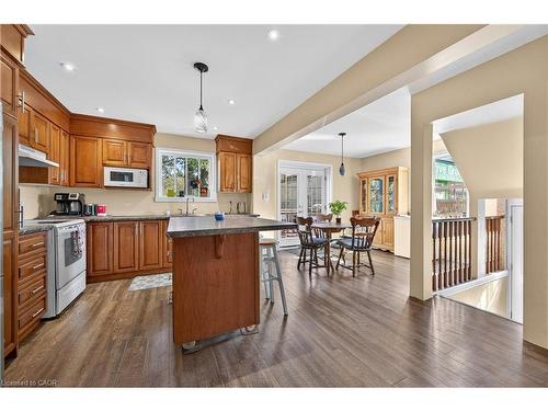 579 Upper Sherman Avenue, Hamilton, ON - Indoor Photo Showing Kitchen