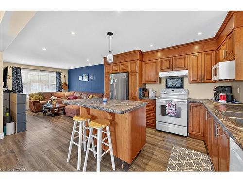 579 Upper Sherman Avenue, Hamilton, ON - Indoor Photo Showing Kitchen