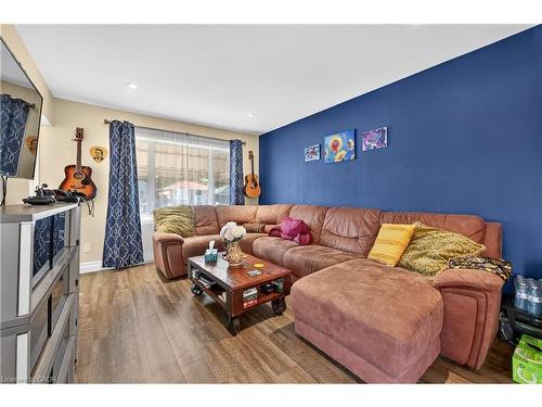 579 Upper Sherman Avenue, Hamilton, ON - Indoor Photo Showing Living Room