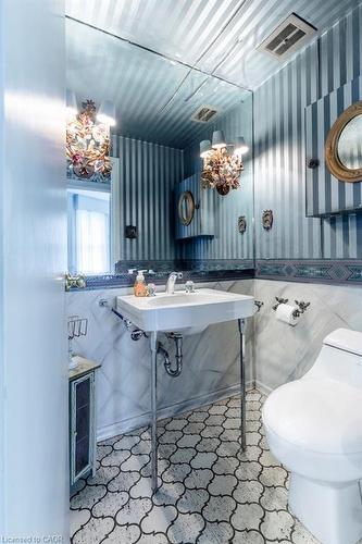 142 Aberdeen Avenue, Hamilton, ON - Indoor Photo Showing Bathroom